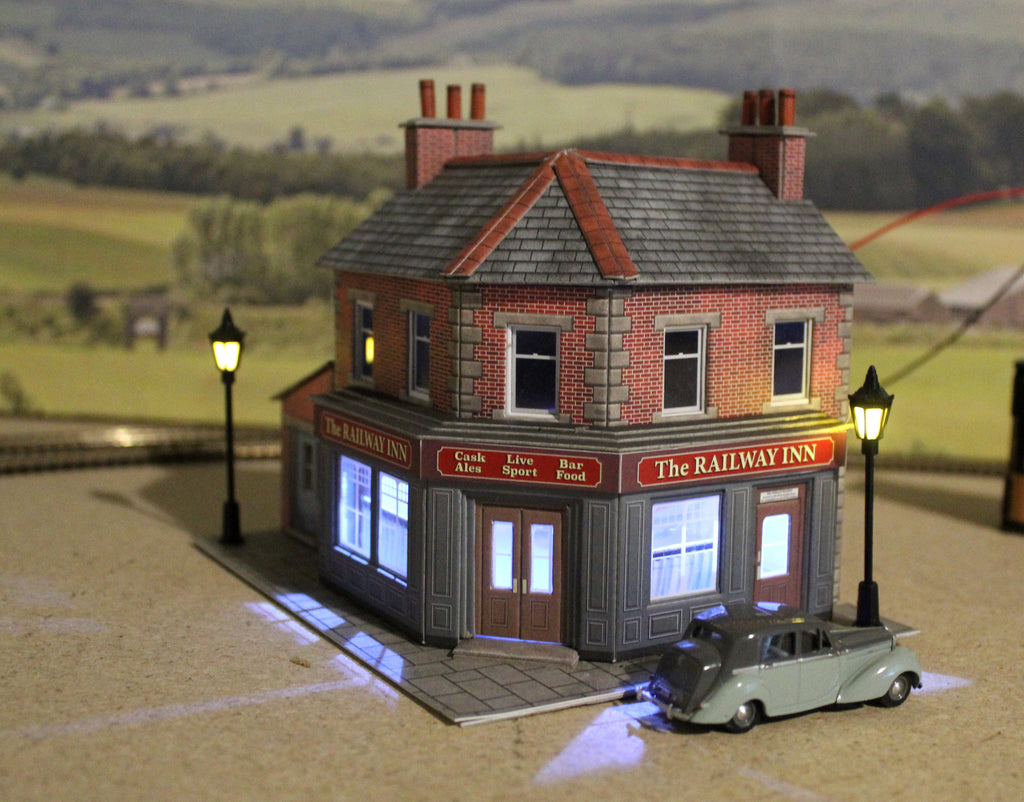 Metcalfe  00 Scale Railway Inn Pub,  Lights & Street  Lights, Custom Build.