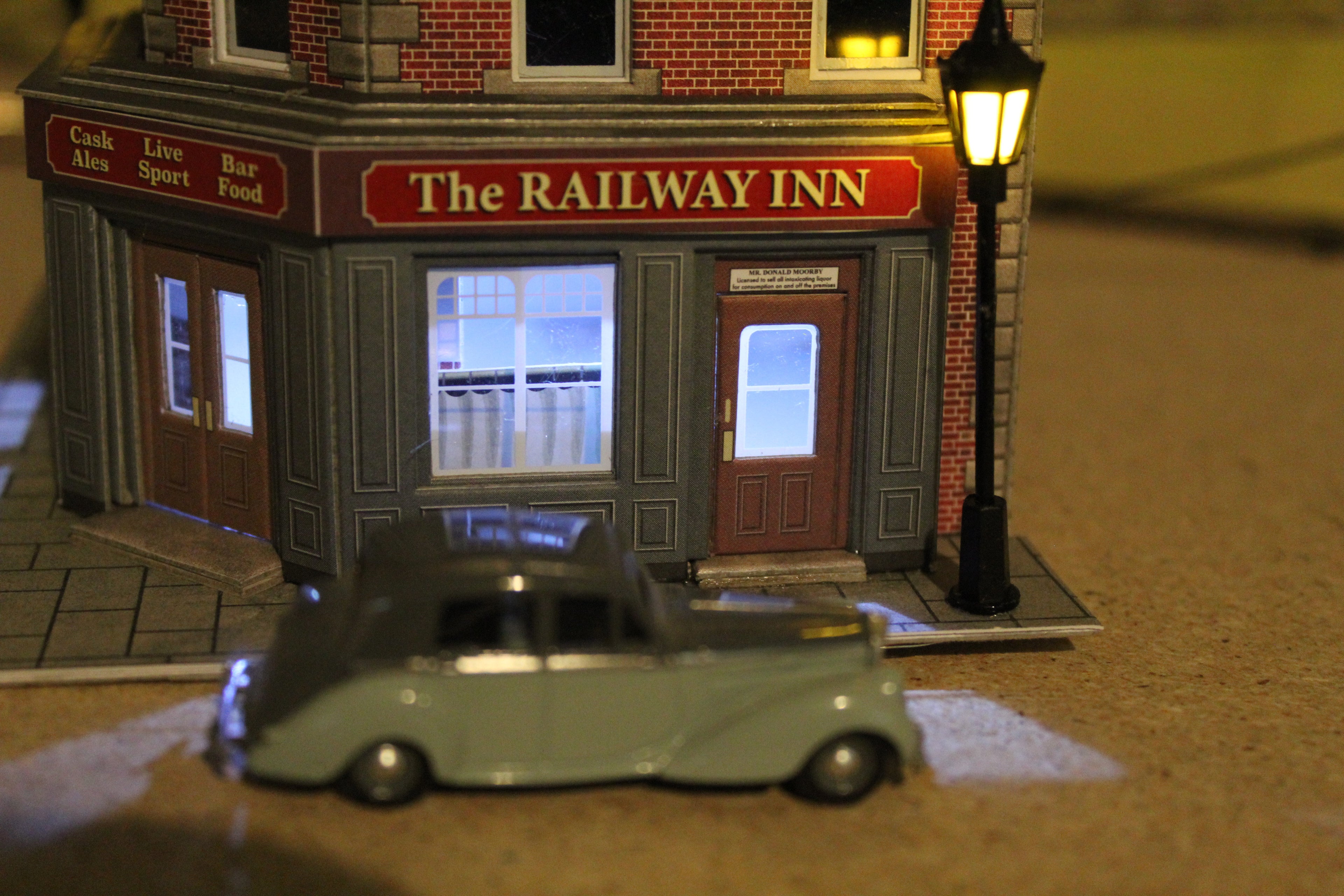 Metcalfe  00 Scale Railway Inn Pub,  Lights & Street  Lights, Custom Build.