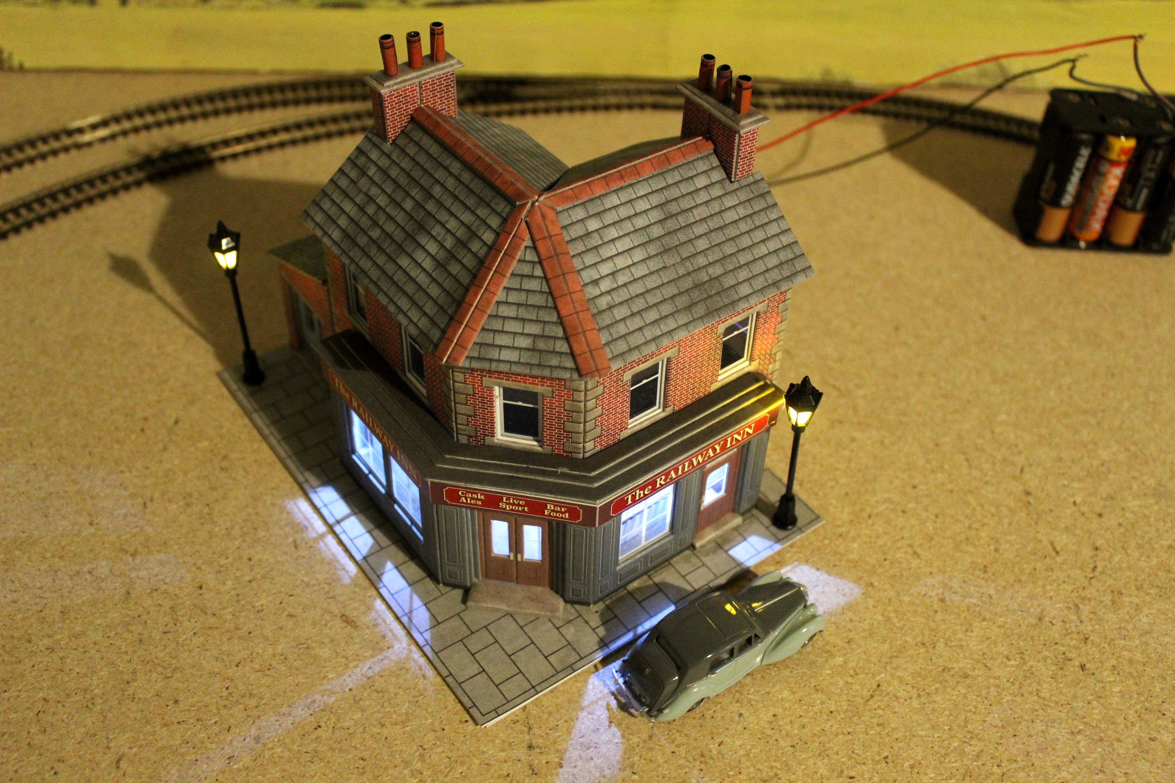 Metcalfe  00 Scale Railway Inn Pub,  Lights & Street  Lights, Custom Build.