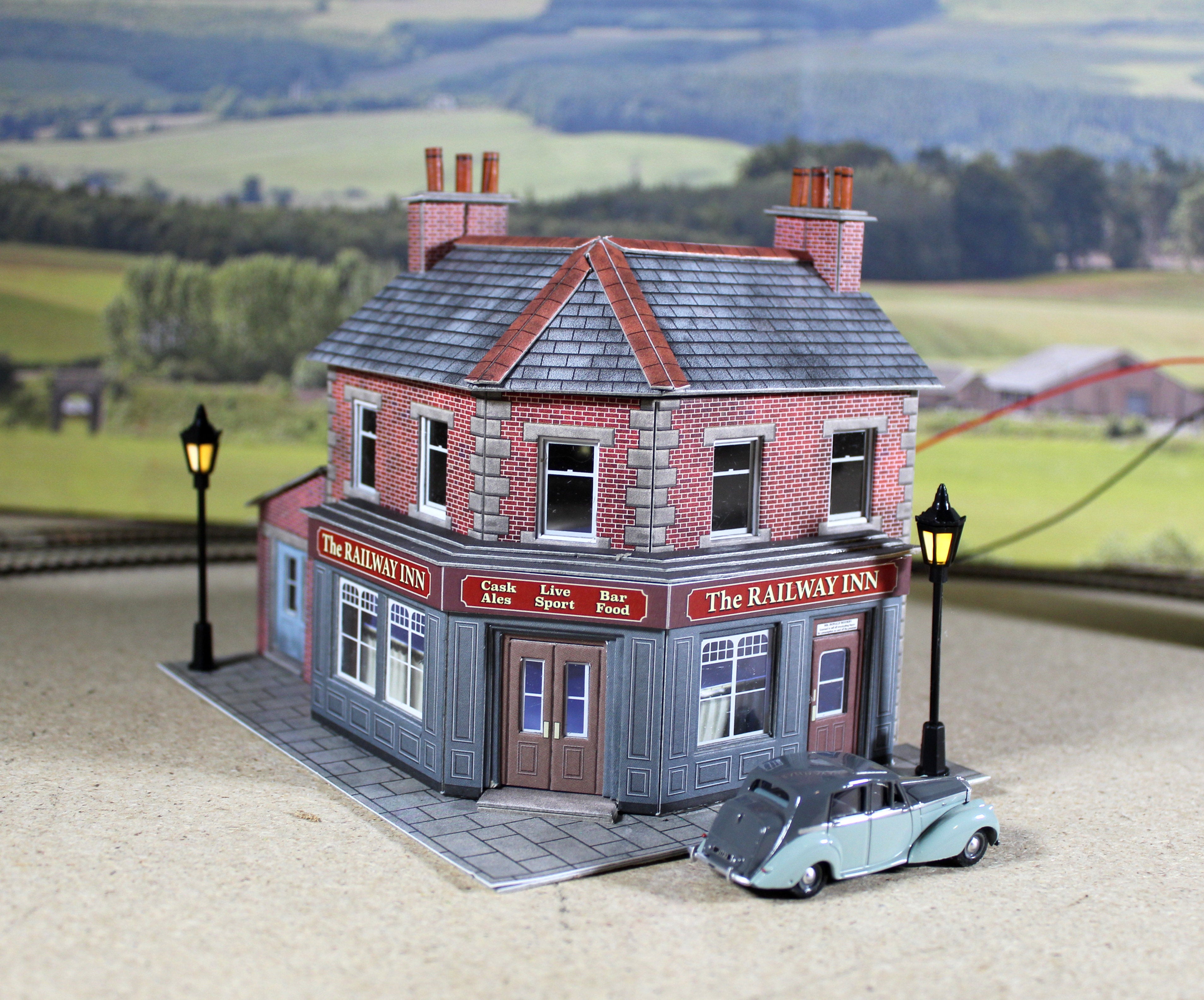 Metcalfe  00 Scale Railway Inn Pub,  Lights & Street  Lights, Custom Build.