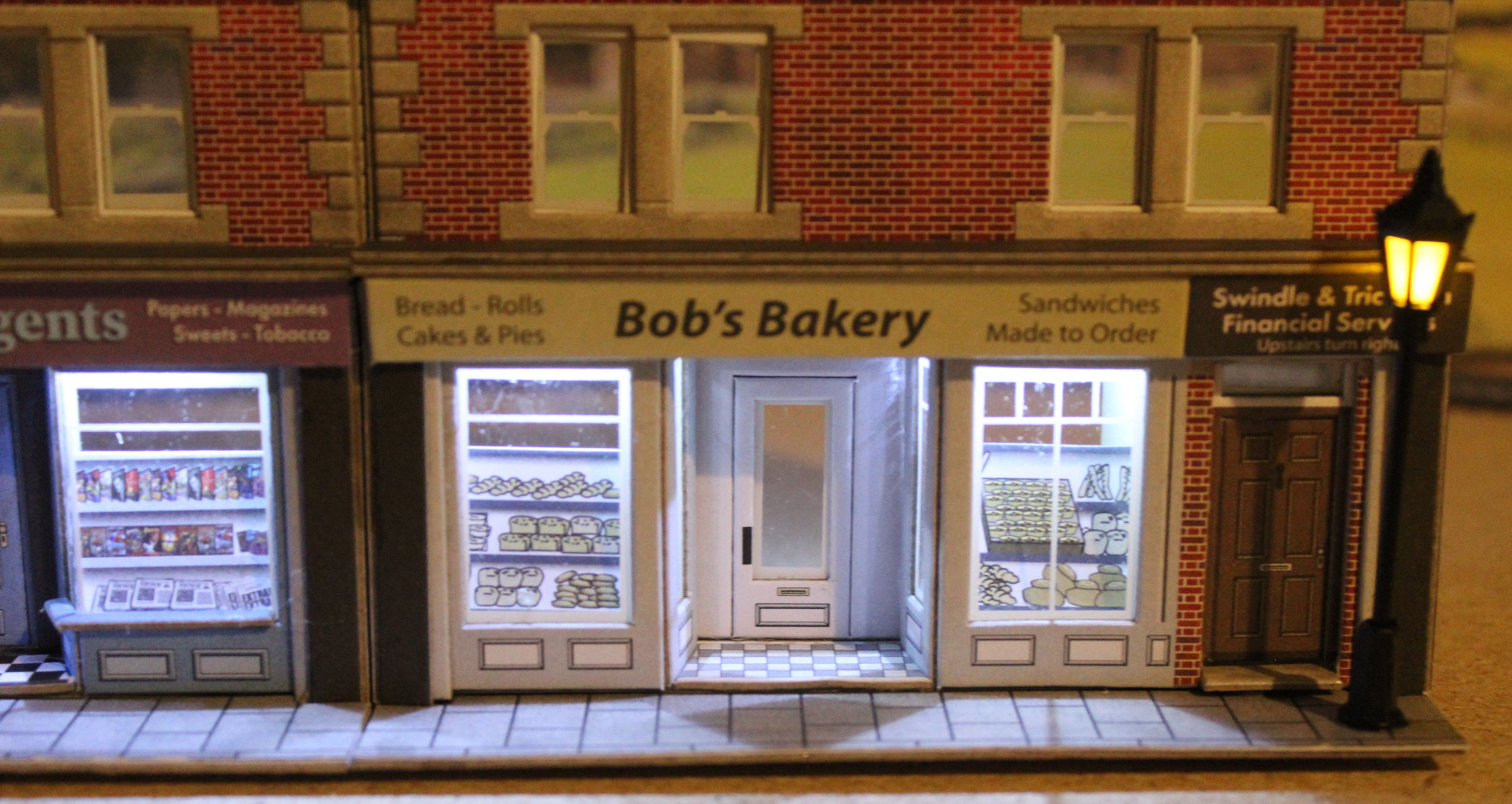 Metcalfe  00 Scale Brick Shops Row,  Lights & Street  Lights, Custom Build.
